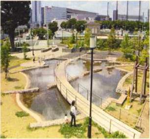 新都心東広場の修景水の写真1