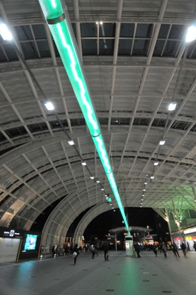 新都心駅LED照明画像近景