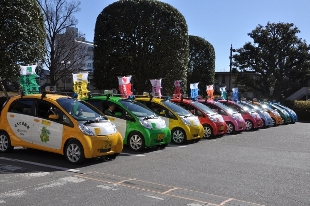 10台の電気自動車の写真