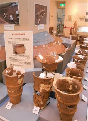 本杢南古墳　円筒埴輪の再現展示