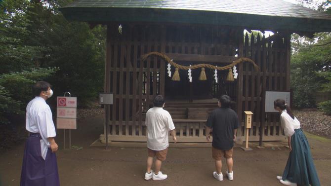 見沼区にある中山神社にある文化財を紹介するシーンの写真